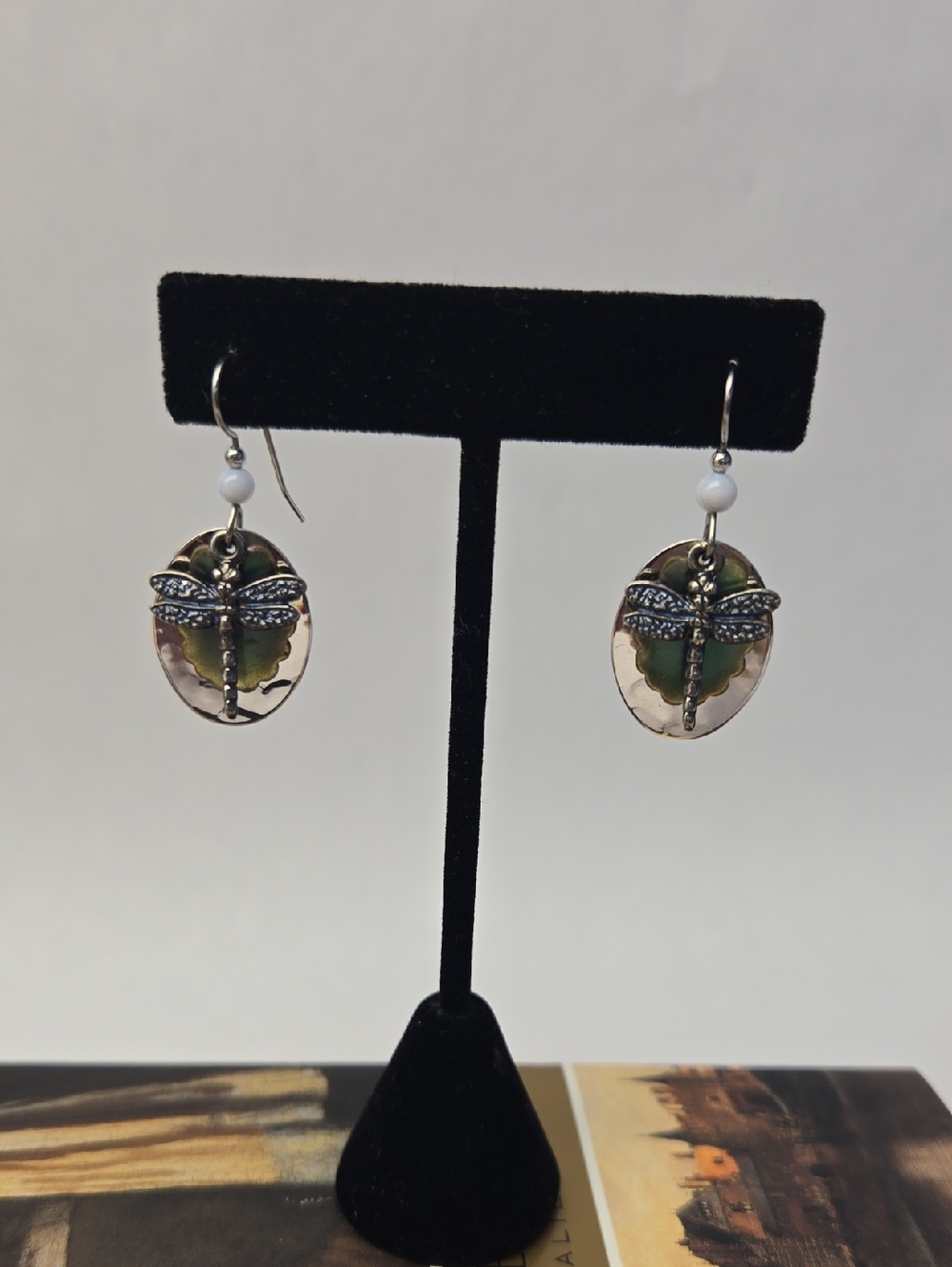 🌷3/$25 Layered Dragonfly Silvertone Dangle Earrings - Picture 4 of 8